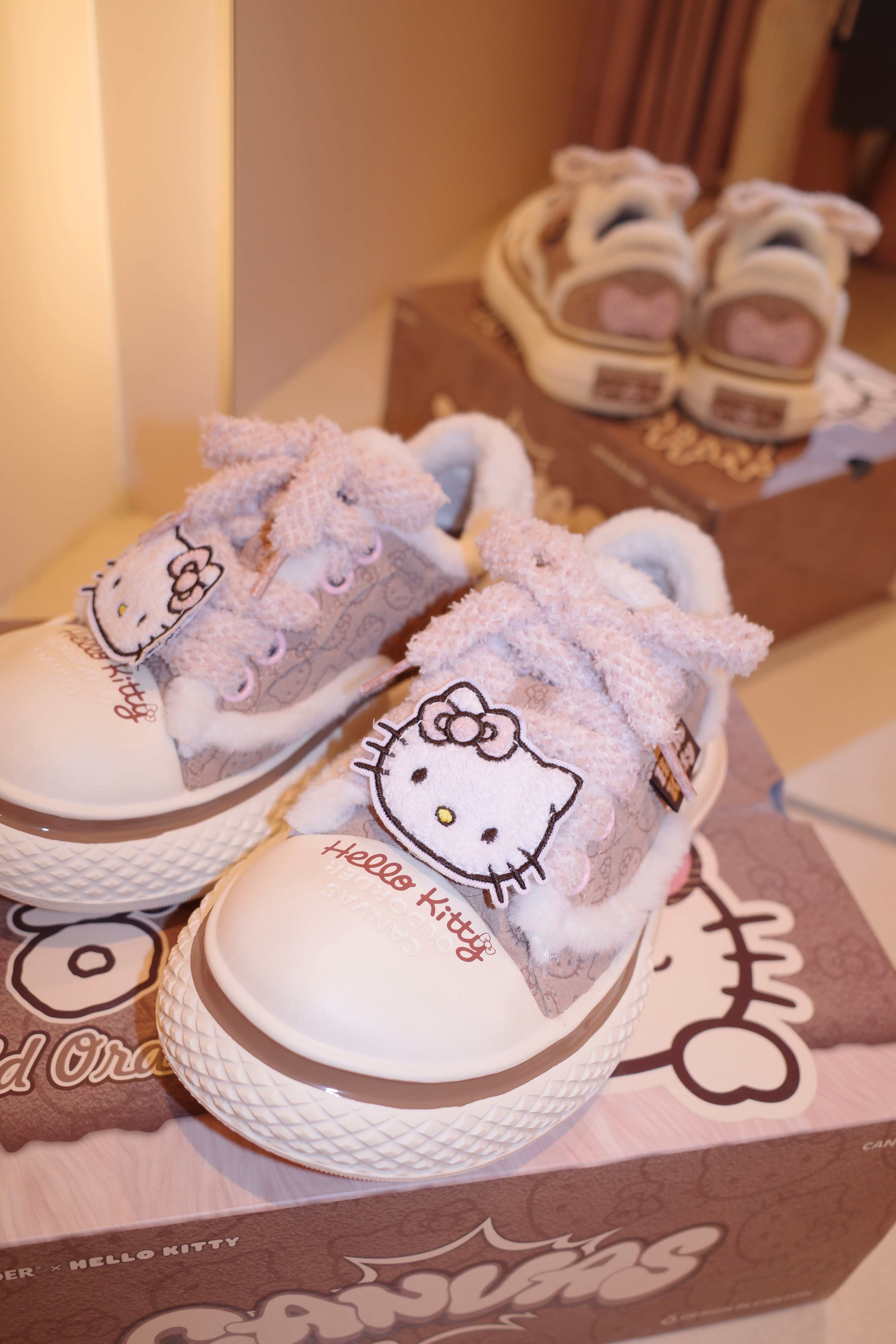 CANVAS HELLO KITTY / brown – ROUGE by POMME d'amour